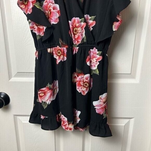 Umgee Black Floral Surplice Ruffle Short Sleeve Casual Shorts Romper Size Medium - Picture 6 of 10